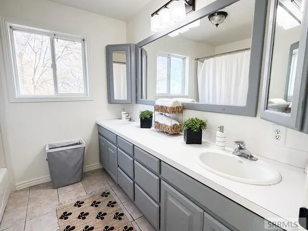 $779,500 | 634 North 3200 East, Menan, ID 83434