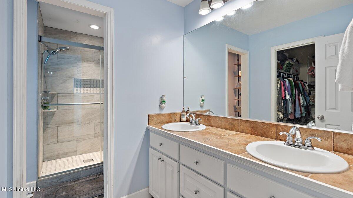 628 Oak Ridge Way Pearl, MS 39208 - Photo 19 of 29 Master bath