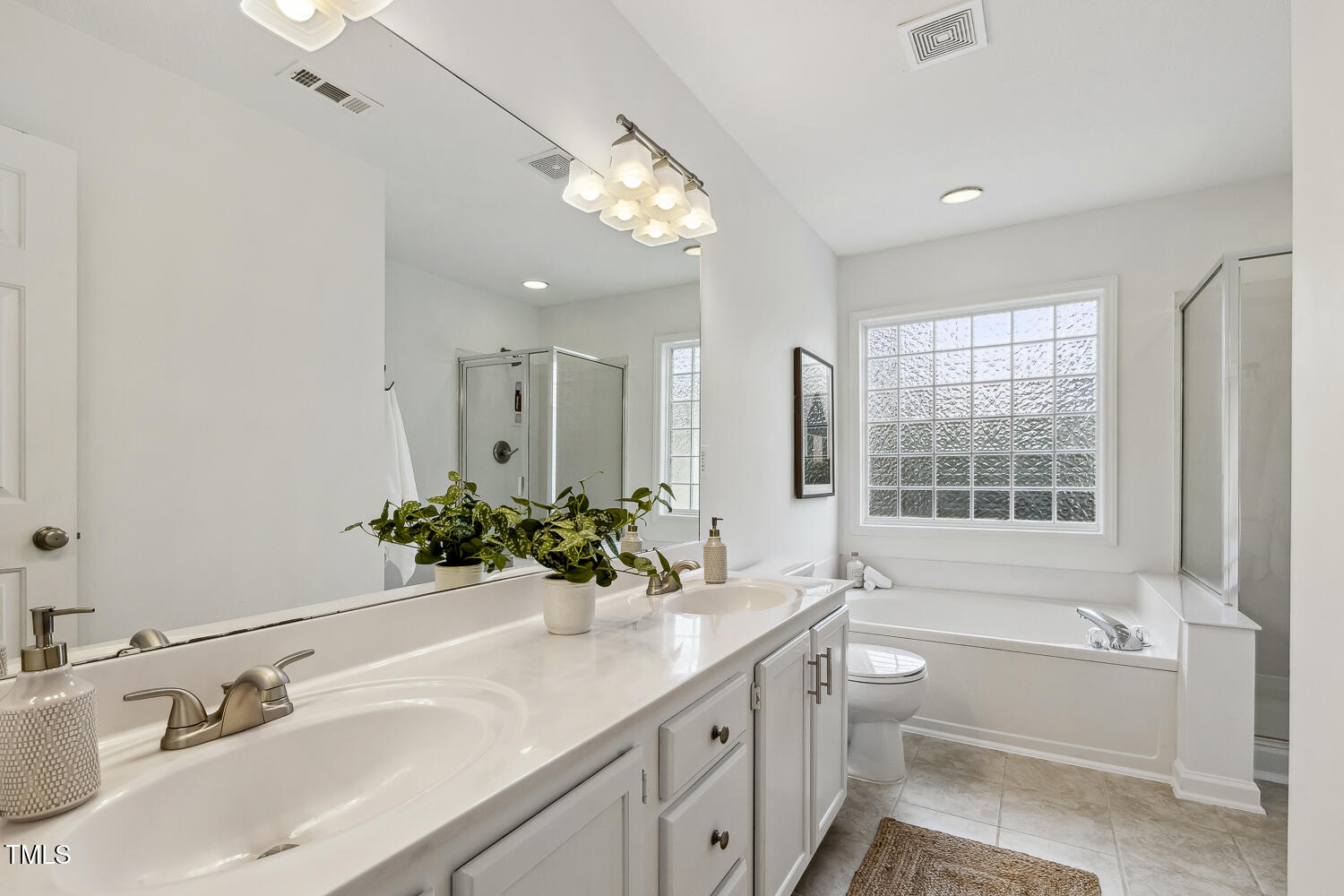 11412 North Radner Way Raleigh, NC 27613 - Photo 21 of 34 Primary bath