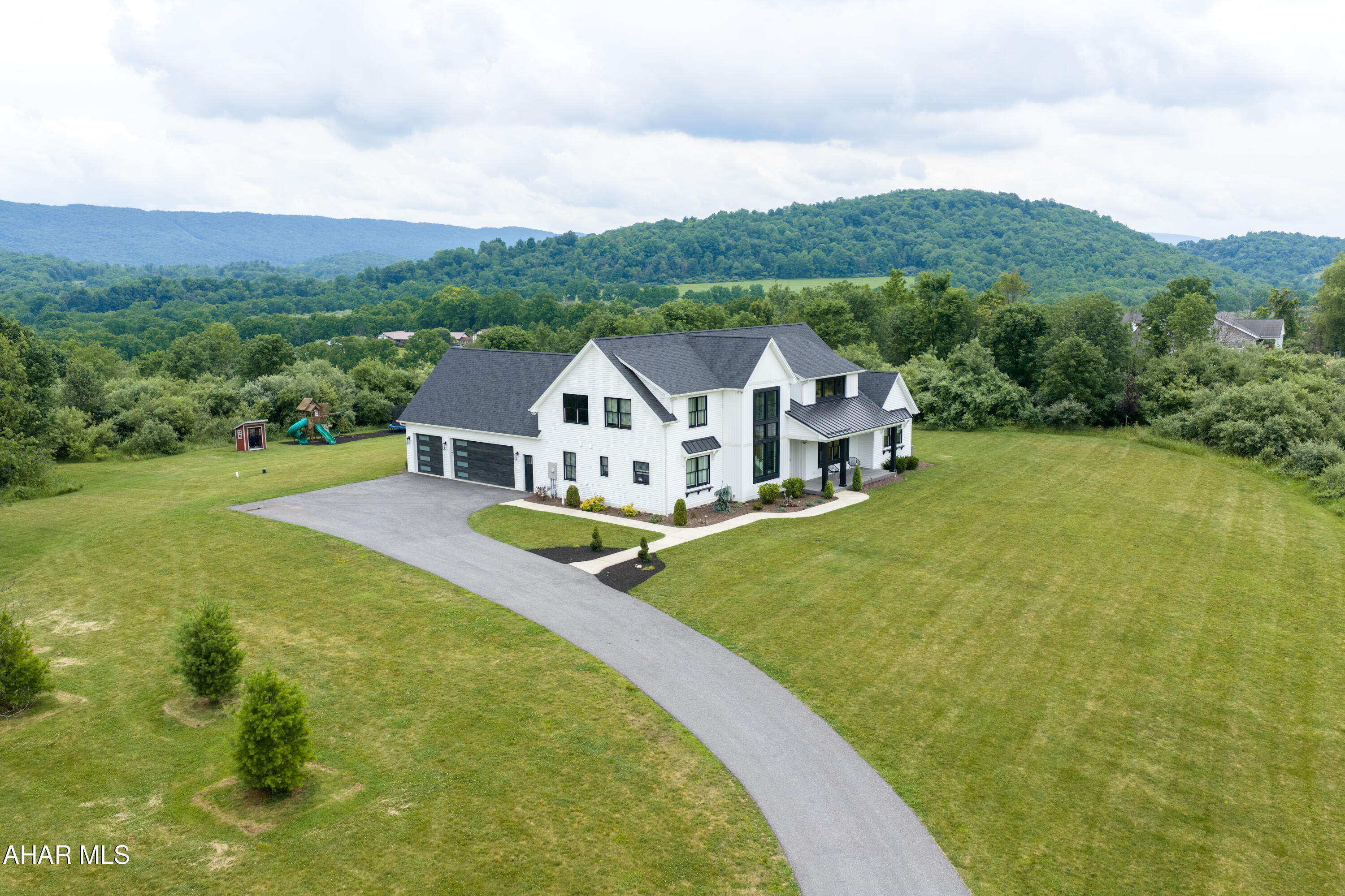 102 Middle Ridge Road Hollidaysburg, PA 16648 - Photo 12 of 82