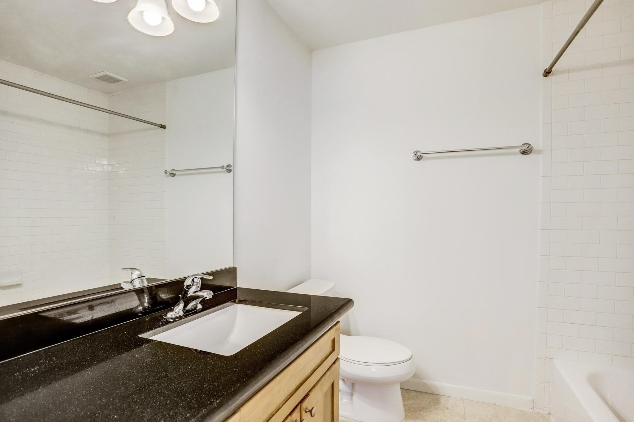 415 Hawthorne Street, Unit 4 Houston, TX 77006 - Photo 5 of 7