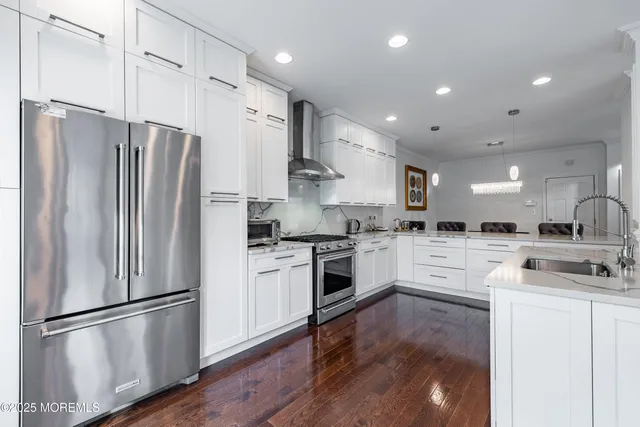 $849,900 | 216 Deepwater Circle, Manalapan, NJ 07726