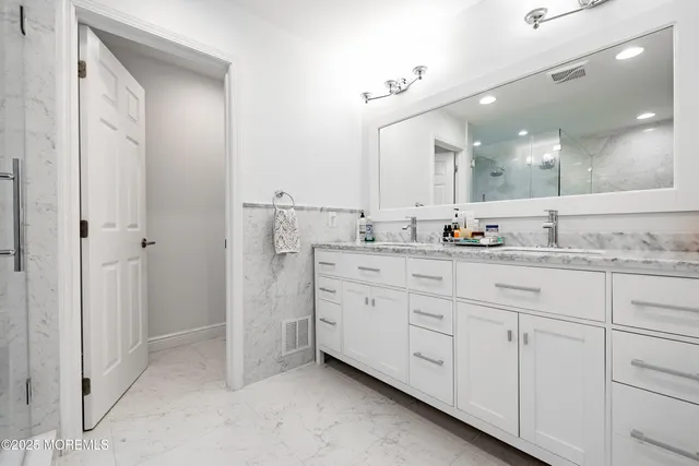 $849,900 | 216 Deepwater Circle, Manalapan, NJ 07726