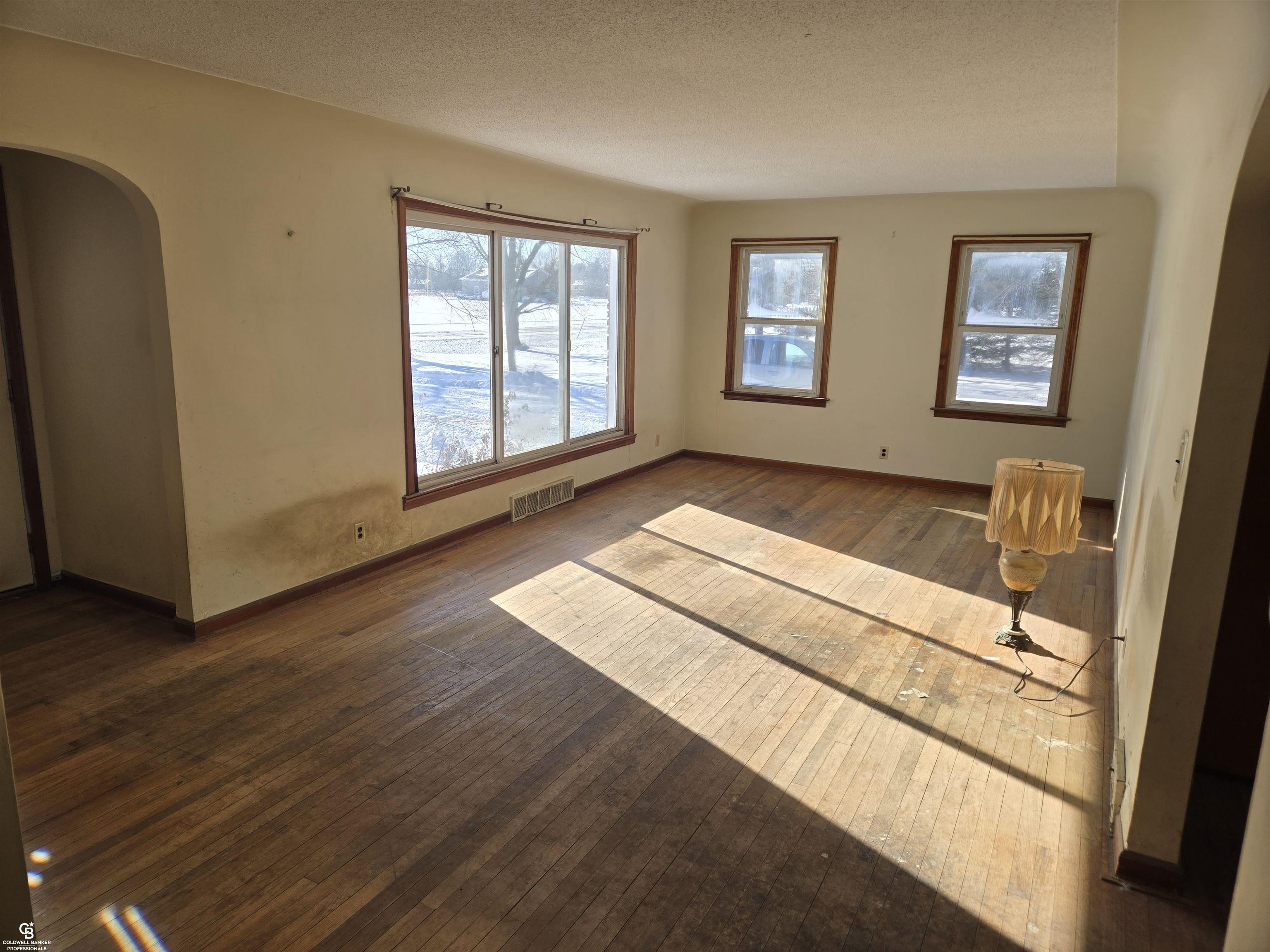 13920 Hunt Road Allenton, MI 48002 - Photo 7 of 23 Living Room