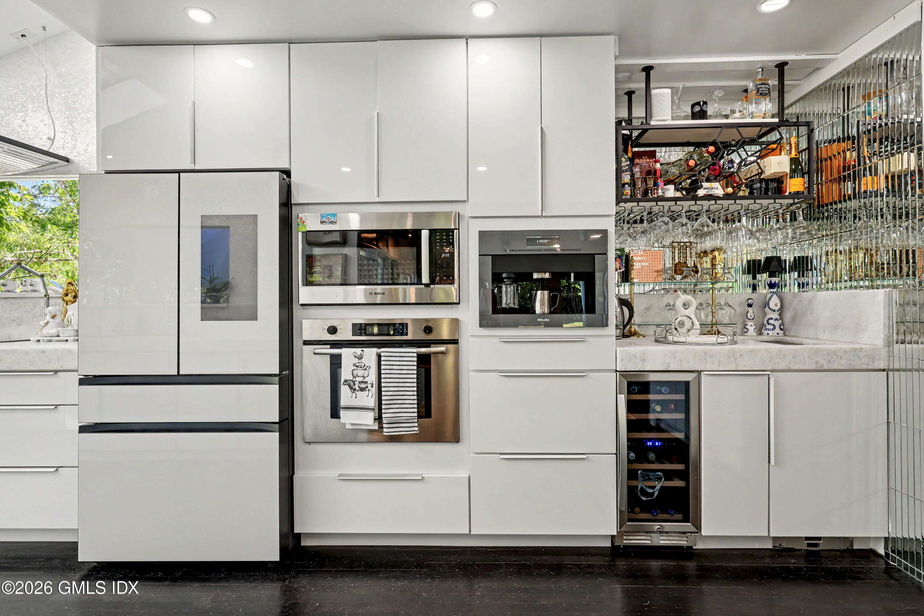 84 Hunting Ridge Road Greenwich, CT 06831 - Photo 13 of 37 Kitchen