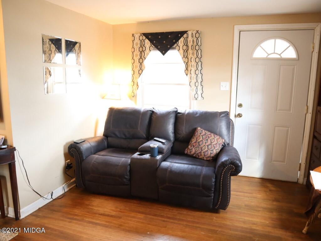 149 Curtis James Road Gray, GA 31032 - Photo 3 of 15 3 Living Room