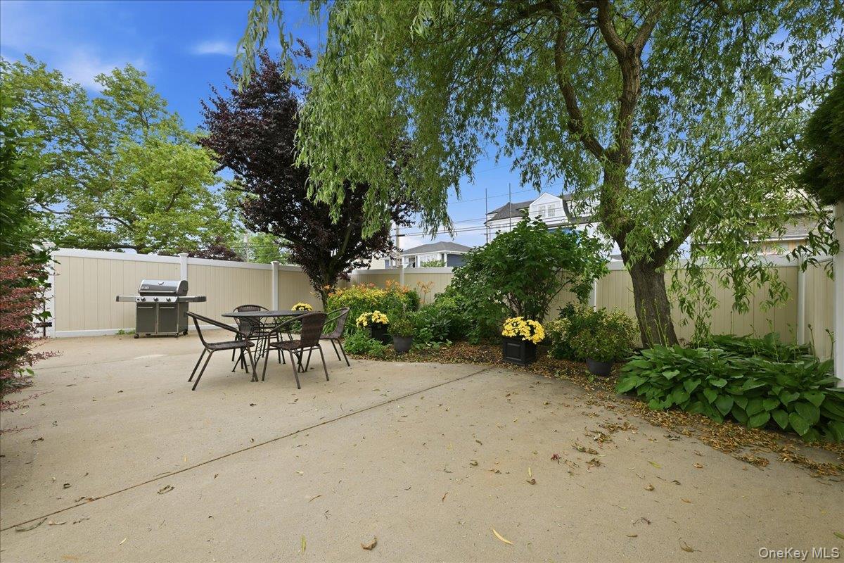 2461 Riviera Lane Bellmore, NY 11710 - Photo 37 of 44
