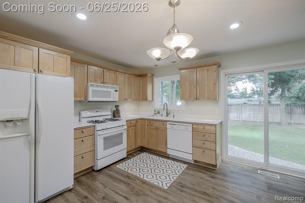 1665 Rosedale Street West Bloomfield, MI 48324 - Photo 10 of 40