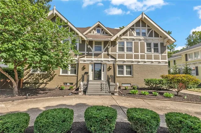 $993,500 | 4975 Ward Parkway, Kansas City, MO 64112