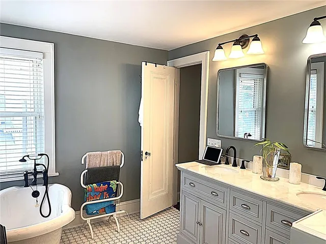 $993,500 | 4975 Ward Parkway, Kansas City, MO 64112