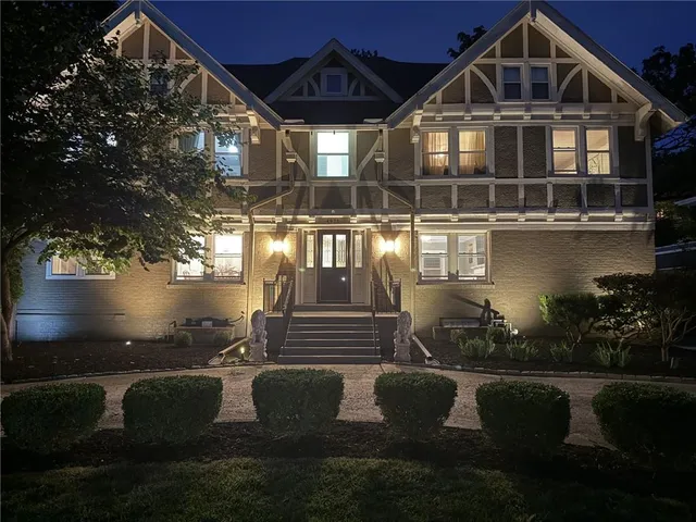 $993,500 | 4975 Ward Parkway, Kansas City, MO 64112