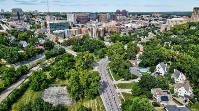 $993,500 | 4975 Ward Parkway, Kansas City, MO 64112