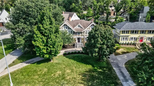 $993,500 | 4975 Ward Parkway, Kansas City, MO 64112