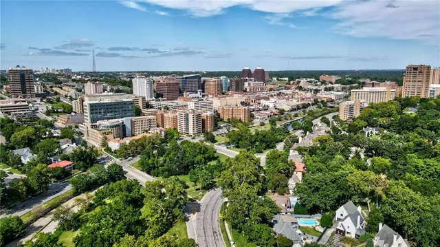 $993,500 | 4975 Ward Parkway, Kansas City, MO 64112