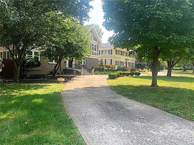 $993,500 | 4975 Ward Parkway, Kansas City, MO 64112