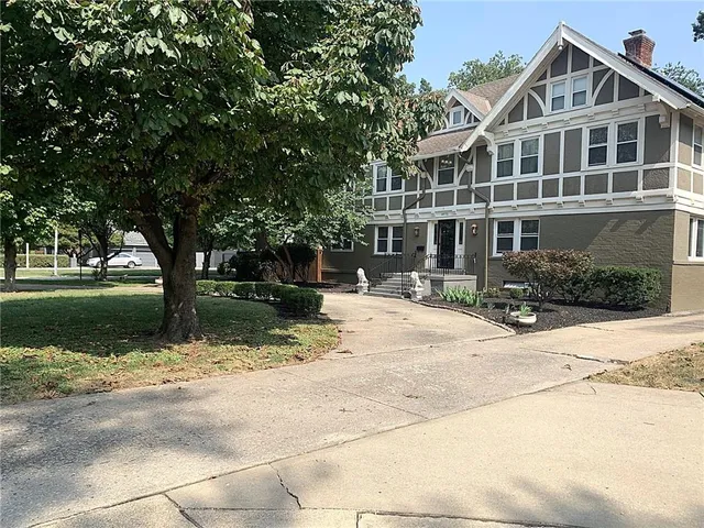 $993,500 | 4975 Ward Parkway, Kansas City, MO 64112