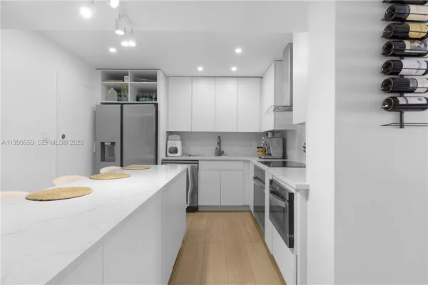 $3,500 | 5161 Collins Avenue, Unit 411, Miami Beach, FL 33140