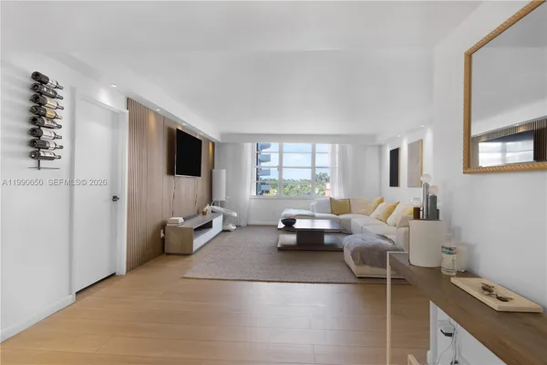 $3,500 | 5161 Collins Avenue, Unit 411, Miami Beach, FL 33140