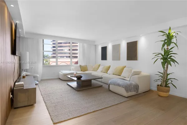 $3,500 | 5161 Collins Avenue, Unit 411, Miami Beach, FL 33140