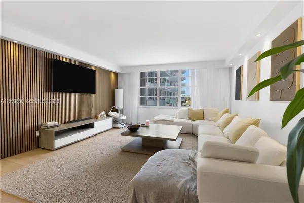 $3,500 | 5161 Collins Avenue, Unit 411, Miami Beach, FL 33140