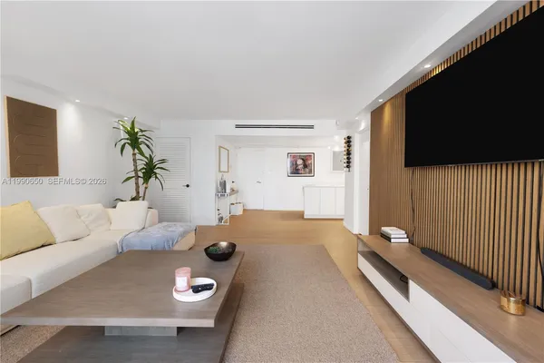 $3,500 | 5161 Collins Avenue, Unit 411, Miami Beach, FL 33140
