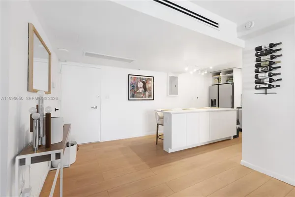 $3,500 | 5161 Collins Avenue, Unit 411, Miami Beach, FL 33140