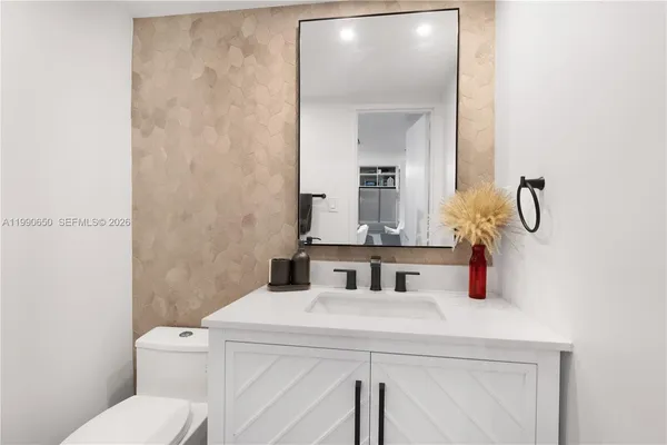 $3,500 | 5161 Collins Avenue, Unit 411, Miami Beach, FL 33140