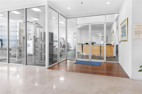 $3,500 | 5161 Collins Avenue, Unit 411, Miami Beach, FL 33140