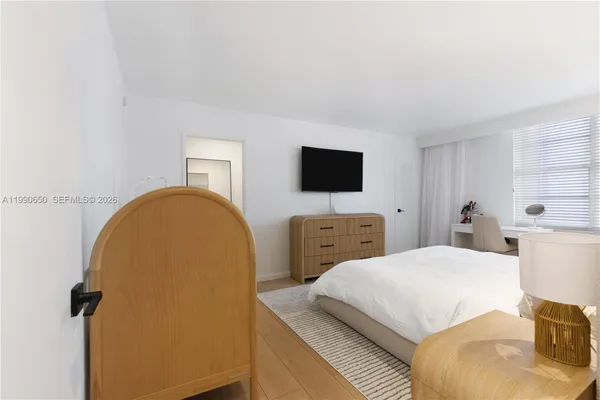 $3,500 | 5161 Collins Avenue, Unit 411, Miami Beach, FL 33140