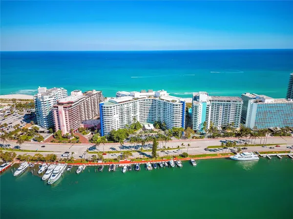 $3,500 | 5161 Collins Avenue, Unit 411, Miami Beach, FL 33140