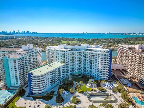 $3,500 | 5161 Collins Avenue, Unit 411, Miami Beach, FL 33140
