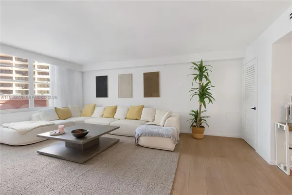 $3,500 | 5161 Collins Avenue, Unit 411, Miami Beach, FL 33140