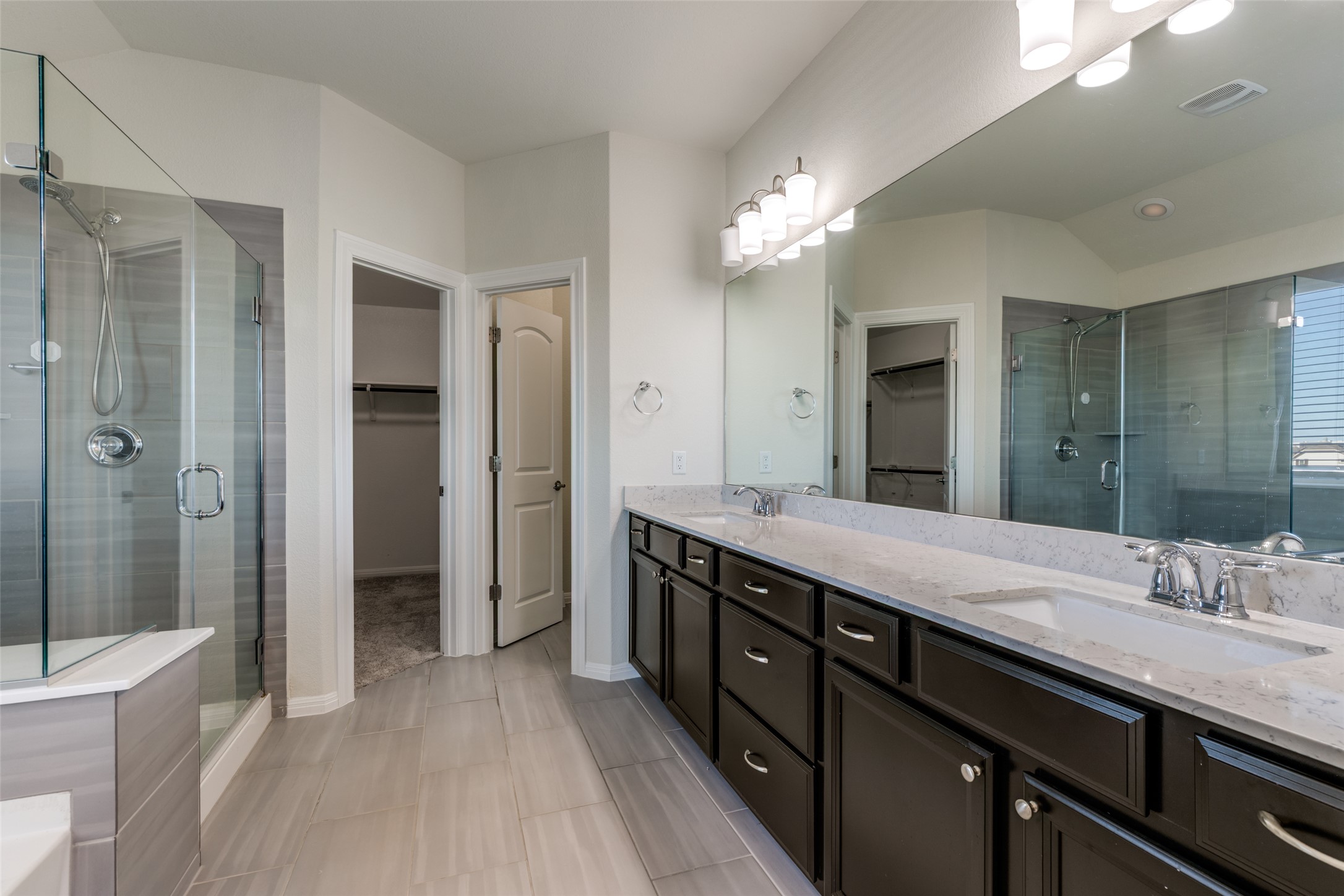 3208 Maysillee Street Austin, TX 78728 - Photo 11 of 23 Full bathroom with a spacious closet, tub and double vanity