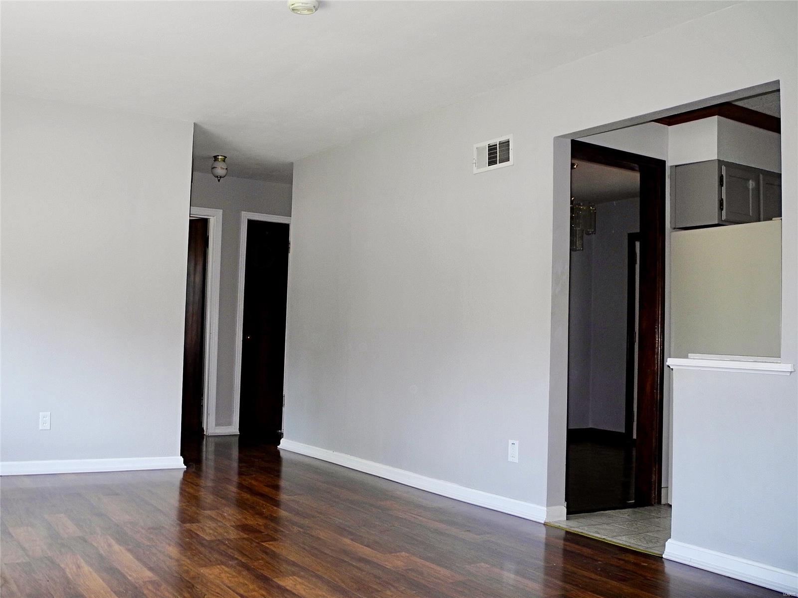 9427 Reavis Barracks Road St. Louis, MO 63123 - Photo 8 of 34