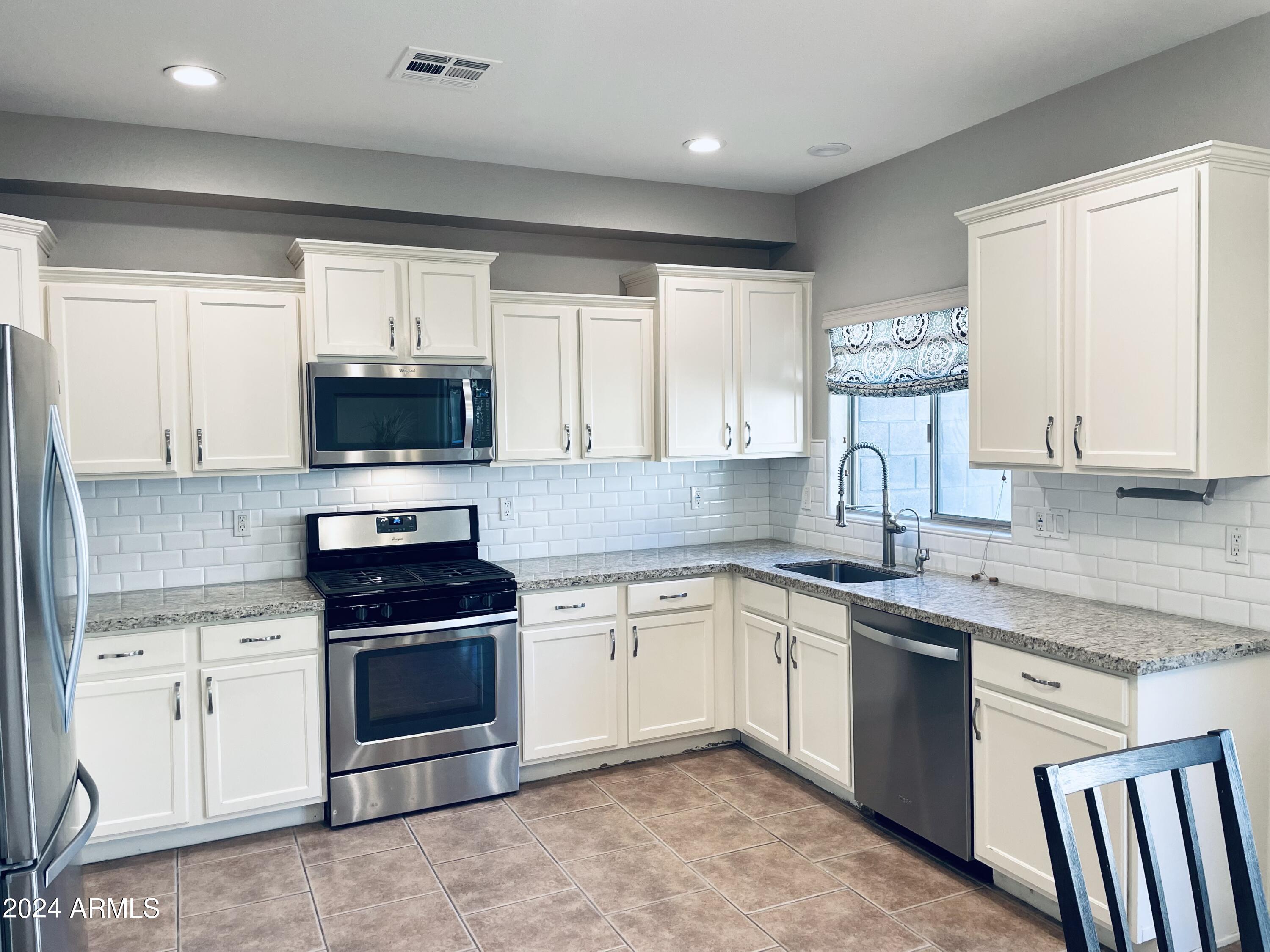 2857 South Granite Street Gilbert, AZ 85295 - Photo 6 of 23 Kitchen