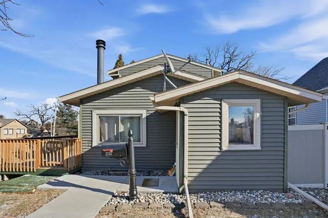 $220,000 | 2137 Vine Street, Davenport, IA 52804