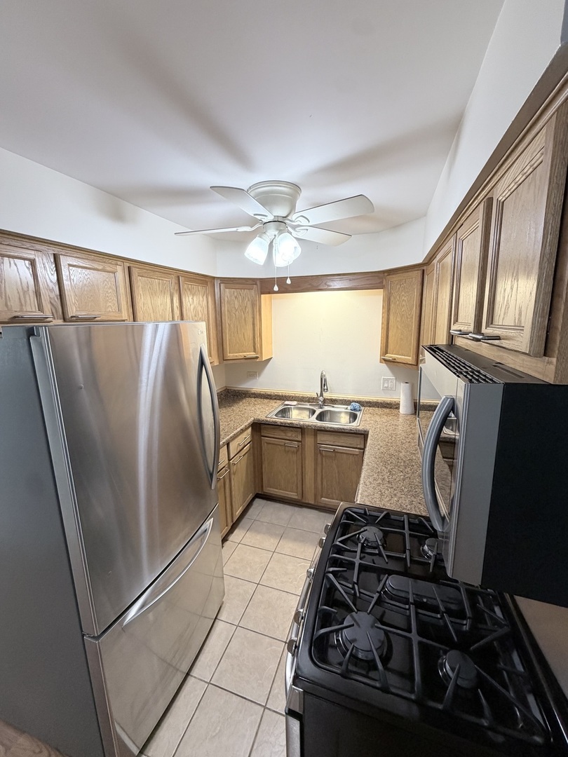 7005 99th Street, Unit 2W Chicago Ridge, IL 60415 - Photo 6 of 8