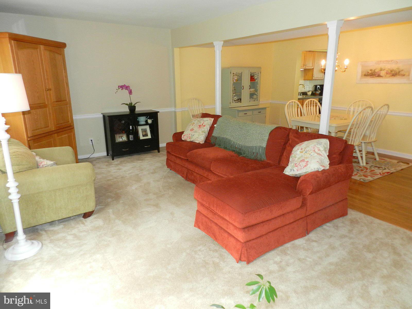 17426 Hoskinson Road Poolesville, MD 20837 - Photo 14 of 29 Living Room