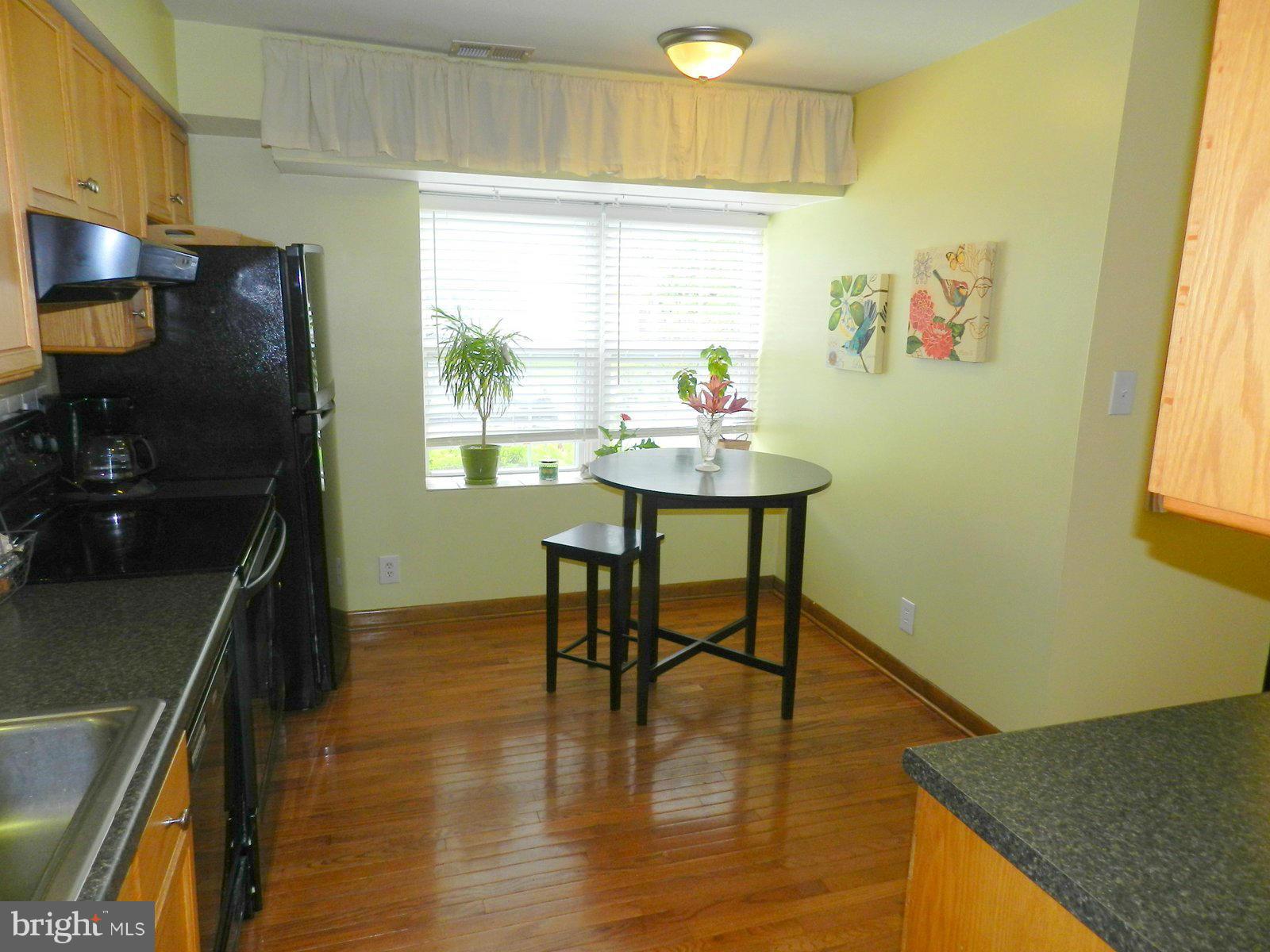 17426 Hoskinson Road Poolesville, MD 20837 - Photo 8 of 29 Kitchen