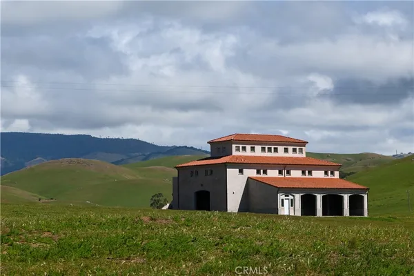 a view of a house with a big yard