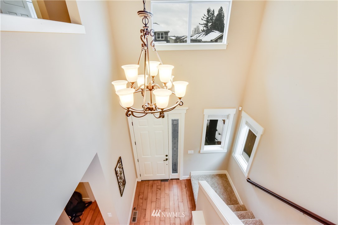 5520 Northeast 7th Place Renton, WA 98059 - Photo 4 of 25