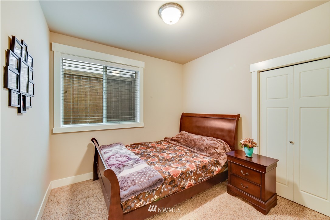 5520 Northeast 7th Place Renton, WA 98059 - Photo 7 of 25