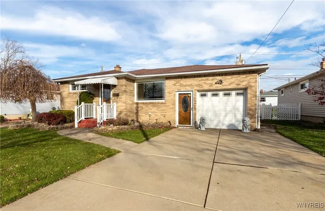 $261,900 | 220 Enez Drive, Depew, NY 14043