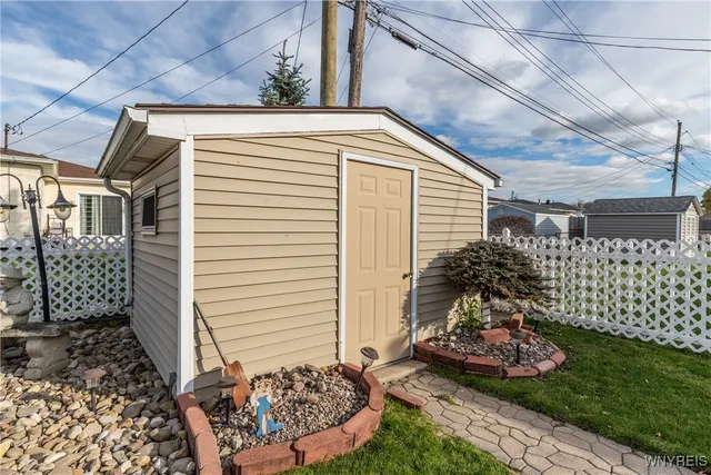 $261,900 | 220 Enez Drive, Depew, NY 14043