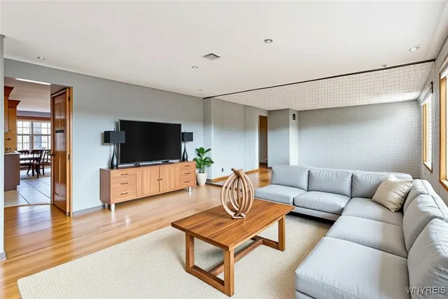 $261,900 | 220 Enez Drive, Depew, NY 14043