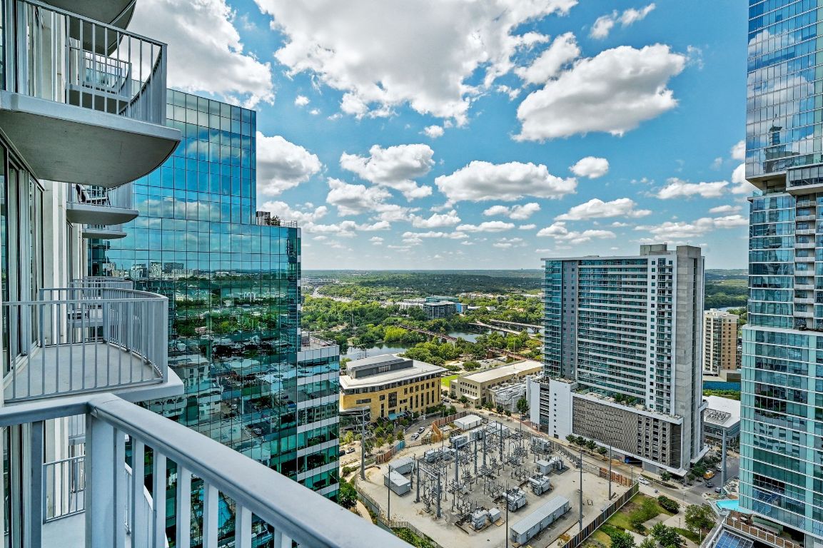 360 Nueces Street, Unit 2808 Austin, TX 78701 - Photo 26 of 29 a view of a fountain in the balcony