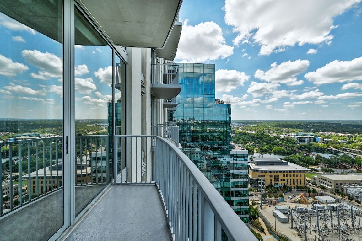 360 Nueces Street, Unit 2808 Austin, TX 78701 - Photo 28 of 29 a balcony with street view