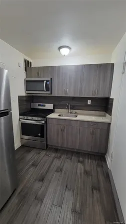 $1,800 | 141-60 84th Road, Unit 3F | Briarwood