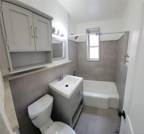$1,800 | 141-60 84th Road, Unit 3F | Briarwood