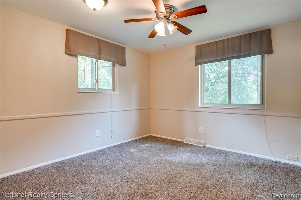 2375 Lochaven Road West Bloomfield, MI 48324 - Photo 13 of 24
